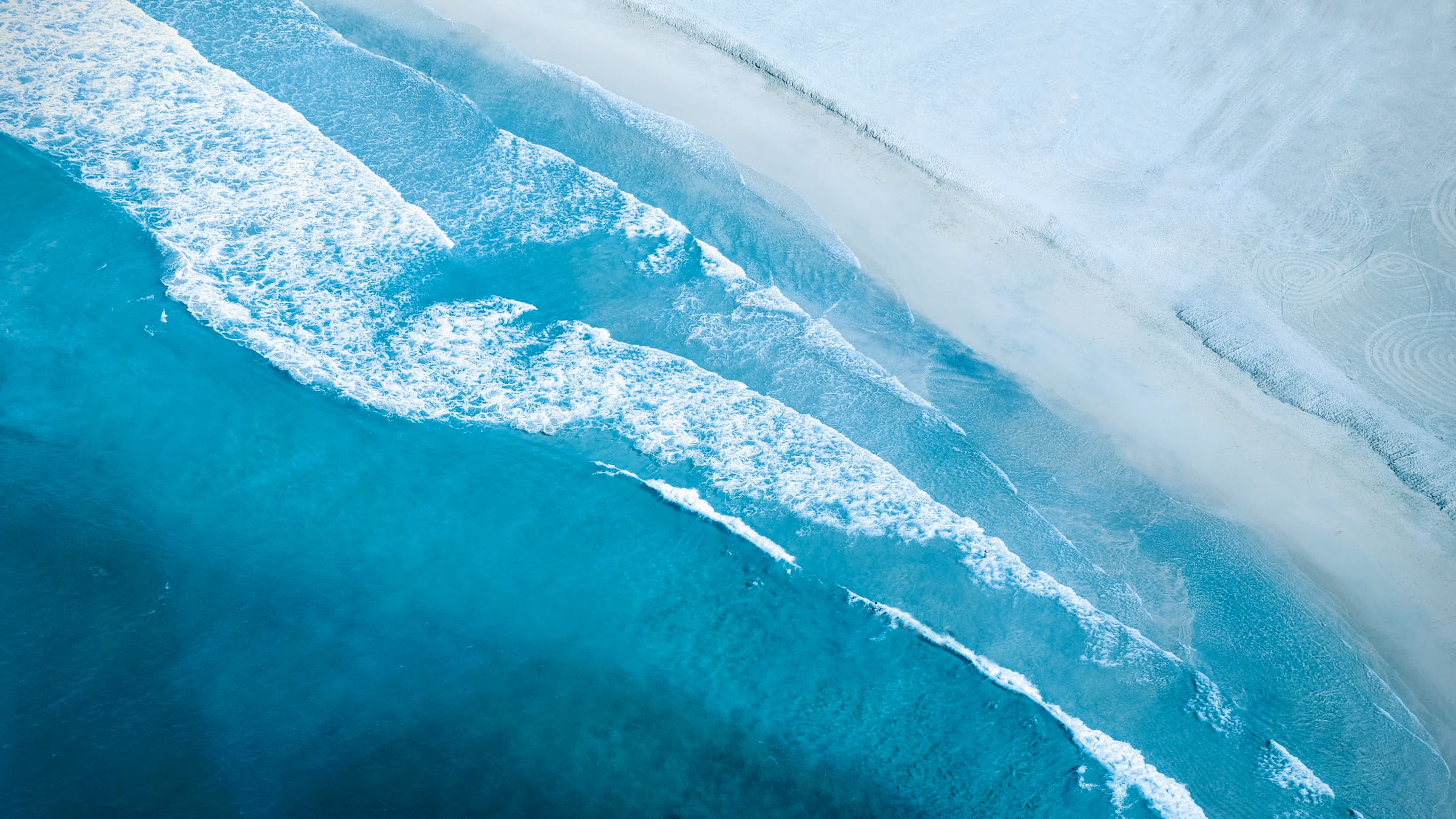 4K aerial ocean wallpaper showcasing nature's beauty