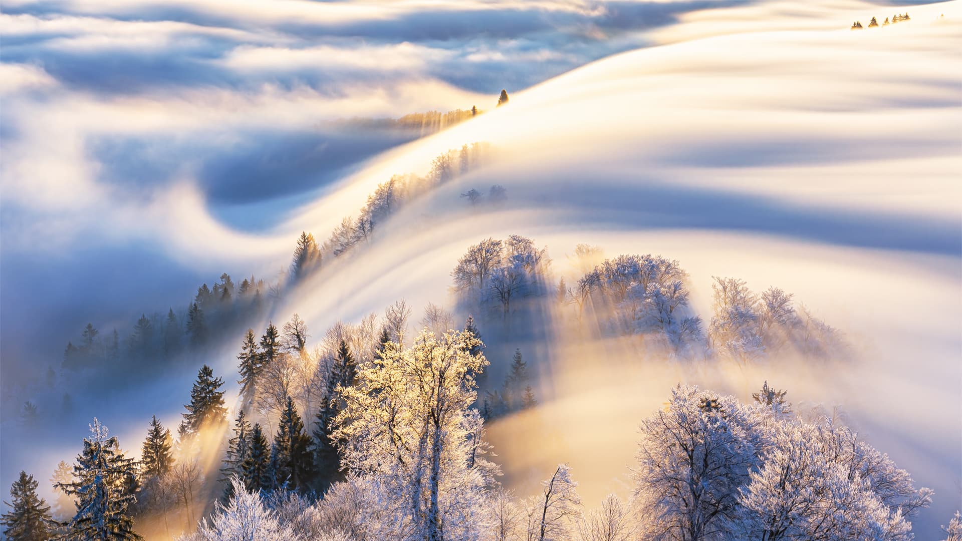 HD snow mountain mist landscape wallpaper