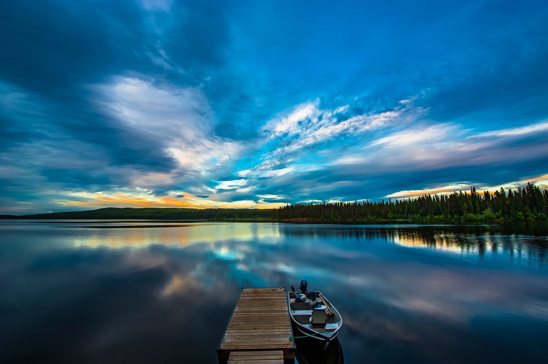 Scenic lake landscape wallpaper