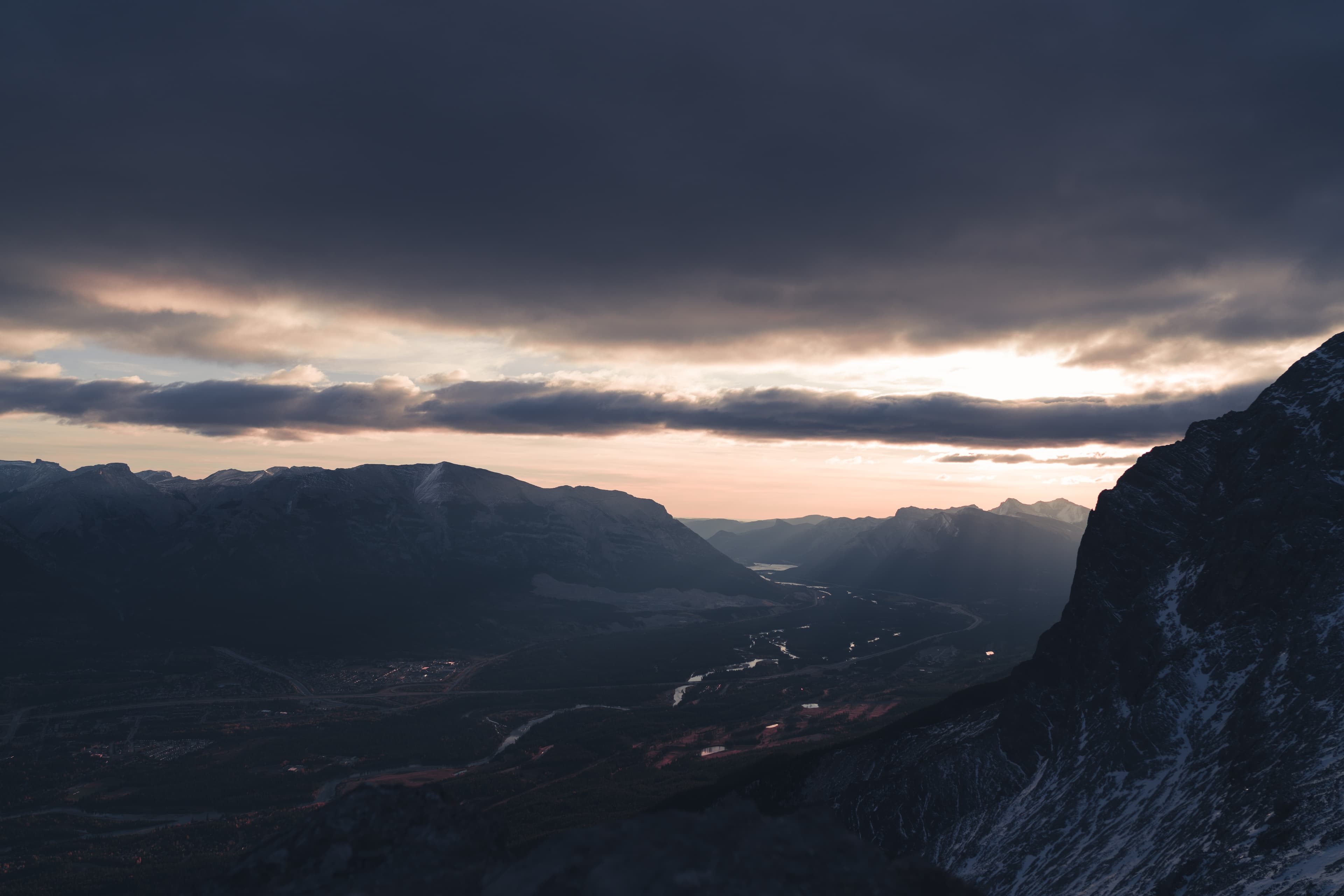 Stunning mountain landscape wallpaper, 4K resolution