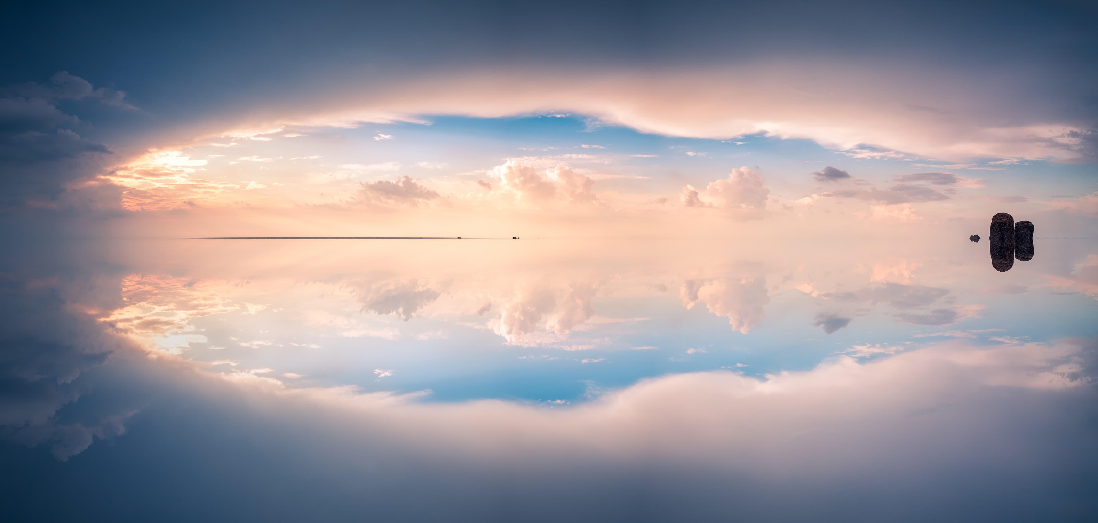 Symmetrical landscape wallpaper, 4K resolution